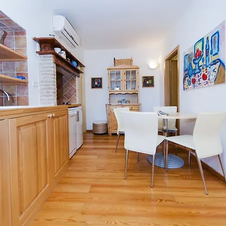 Apple Apartman *